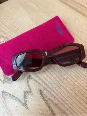 Izipizi burgundy maroon sunglasses